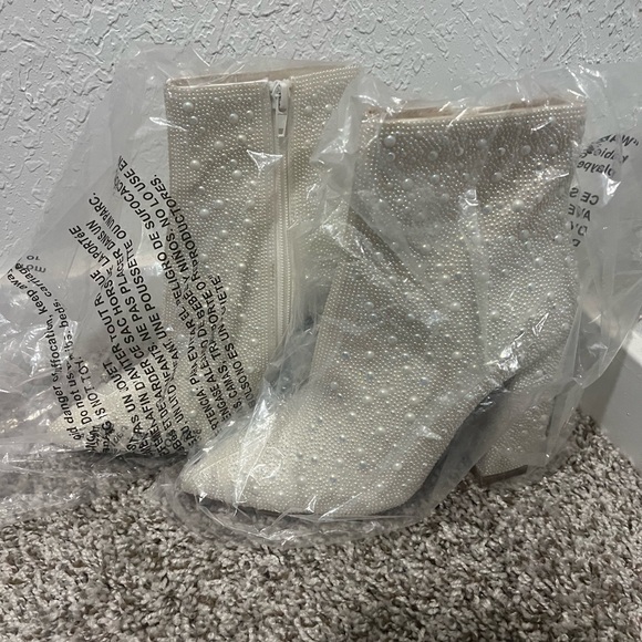 Steve Madden Nellie Boots, White, 7M - NEVER WORN - Picture 2 of 7